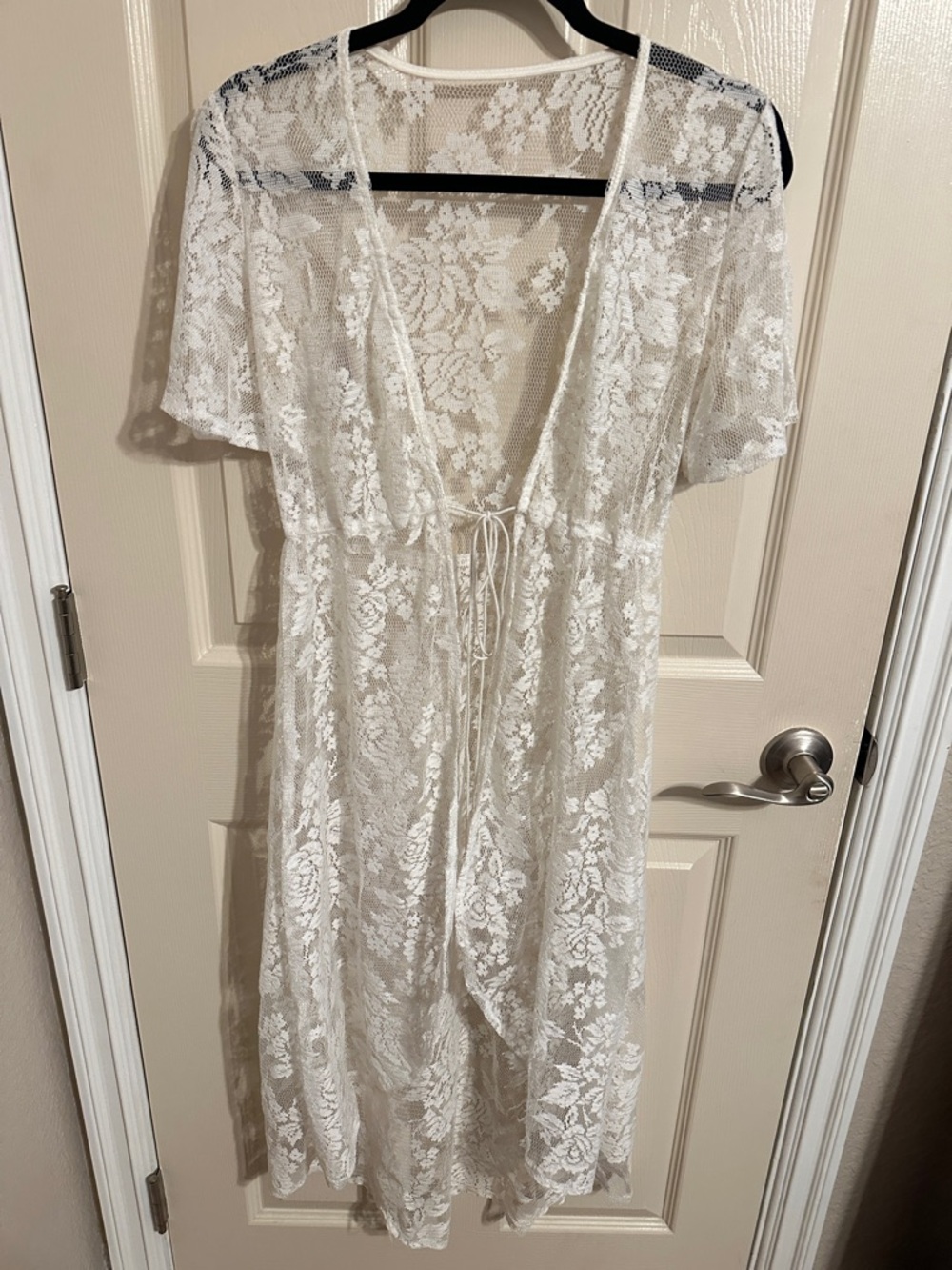 Floral Lace Cinched Tie Front Kimono Cover Up w Open Flutter Sleeves, White, S